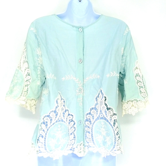 Boutique Small Light Blue Lace Bell Sleeve Button Back Blouse - Picture 4 of 6